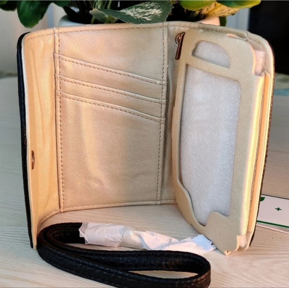 💰Alyssa Vegan Black Wallet/Wristlet w/Cream Interior
